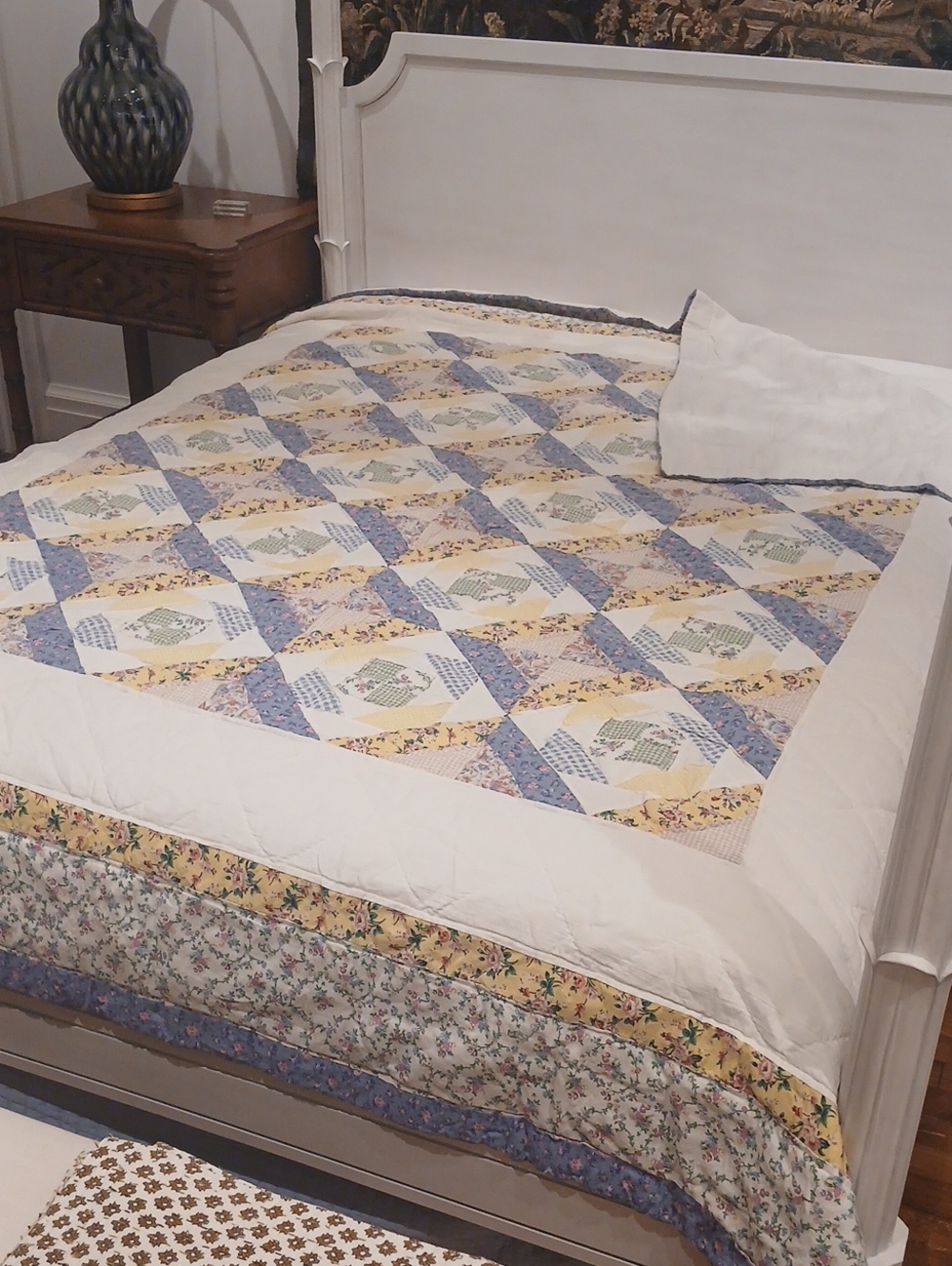 🌸 Vintage Cottagecore Floral Patchwork Quilt 🌸 - Picture 3 of 8